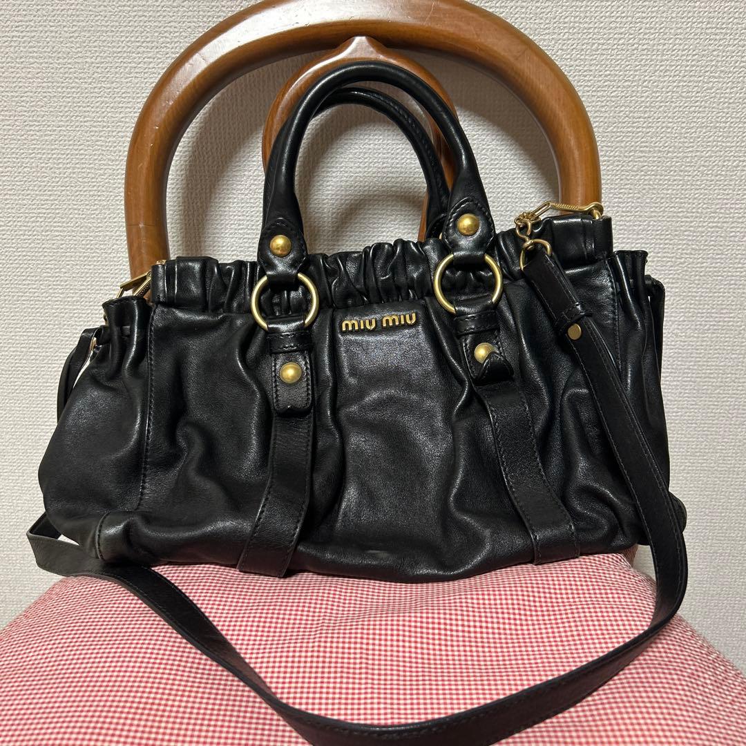 MIU MIU ブラック ハンドバッグ