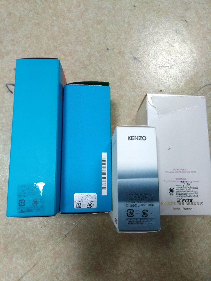 香水　フェンディ