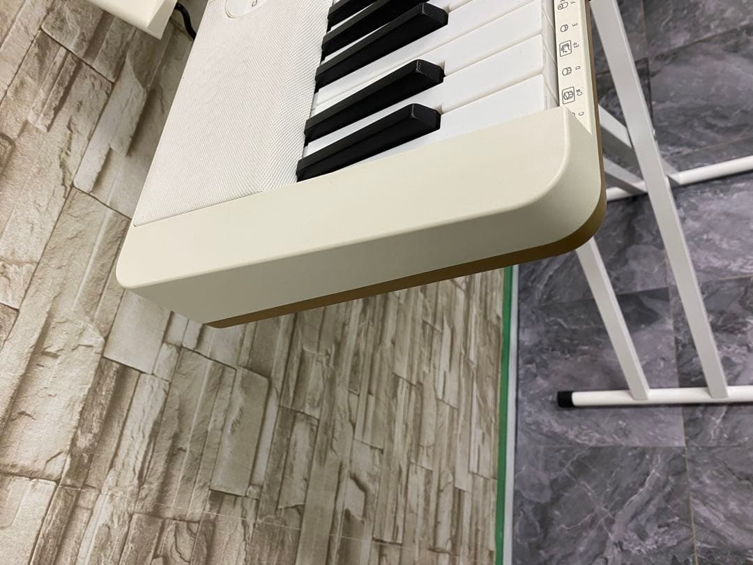 カシオ　電子キーボード　LK-526 2022年製　61鍵盤