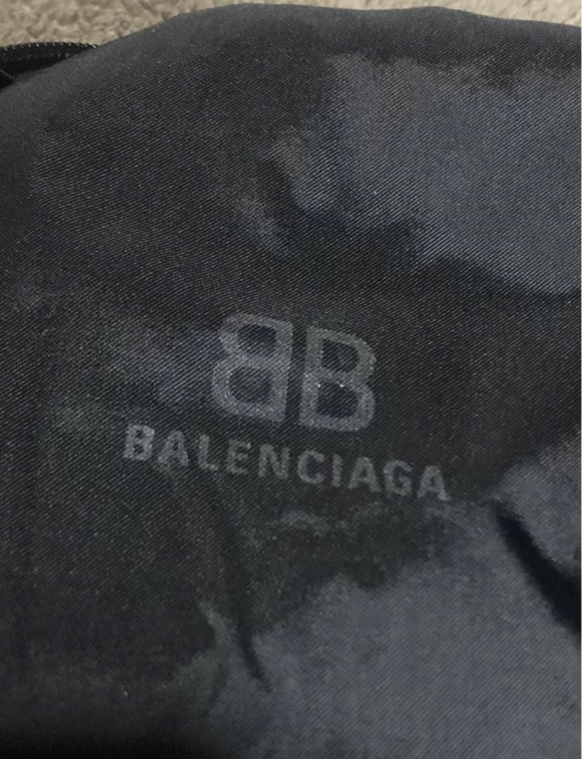 米津玄師着用 BALENCIAGA トラックジャケット KICKBACK