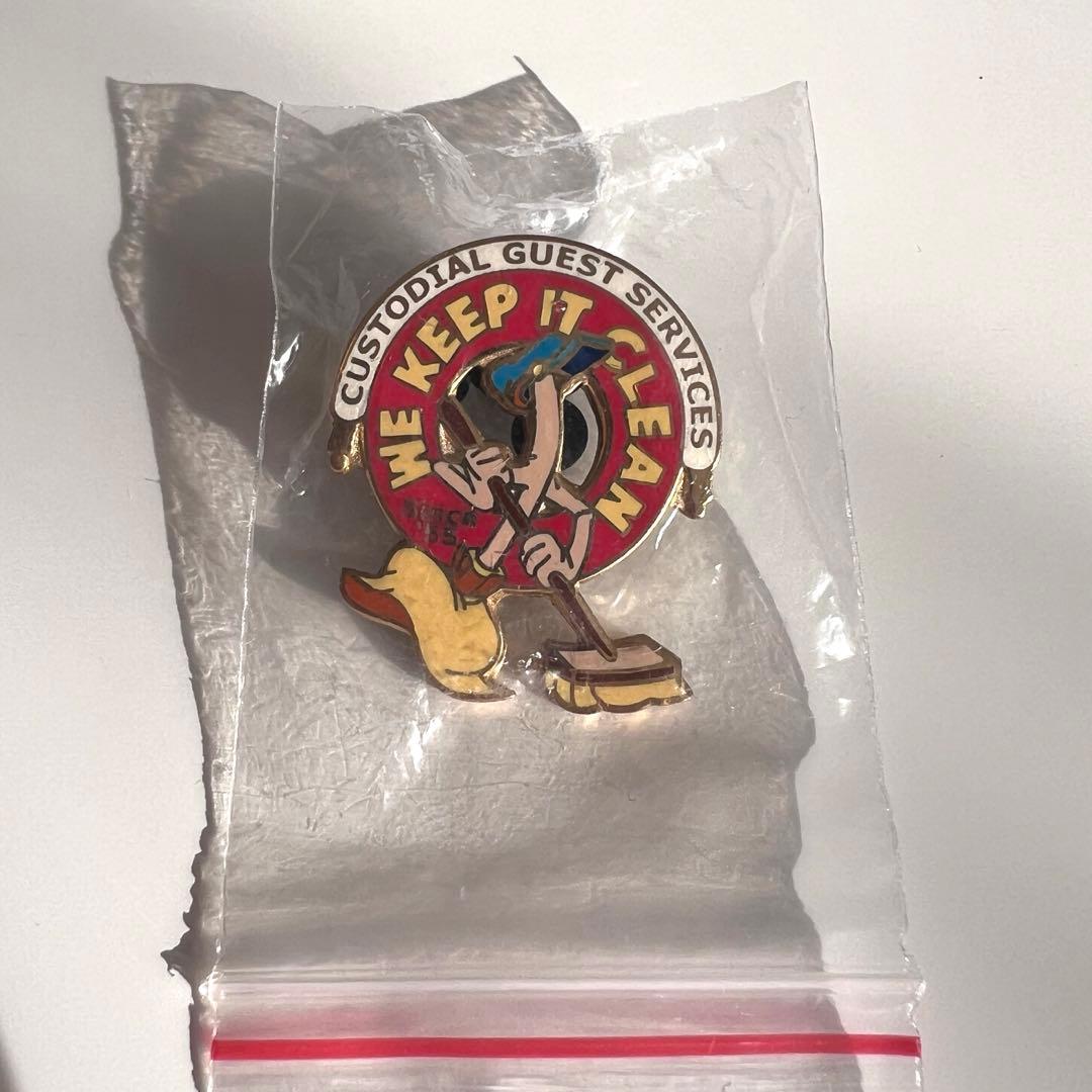 カストーディアルピンバッジ ⭐︎ 非売品