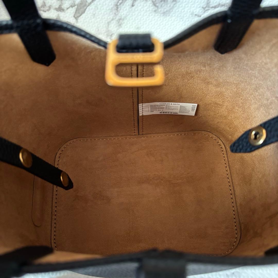 CHARLES＆KEITH ベリル リサイクルレザーバケツバッグ