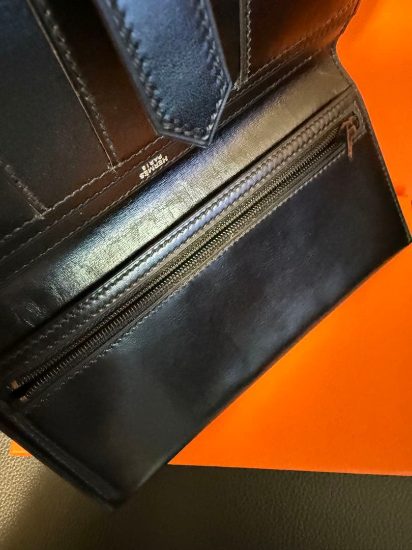 ル*ス様 本物保証！HERMES べアンボックスカーフ黒 長財布 箱付き！極美品