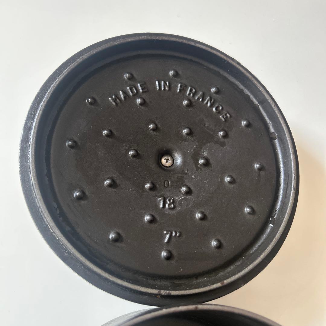 LA COCOTTE ◆ストウブ鍋　STAUB 丸型鋳鉄鍋 18cmブラック