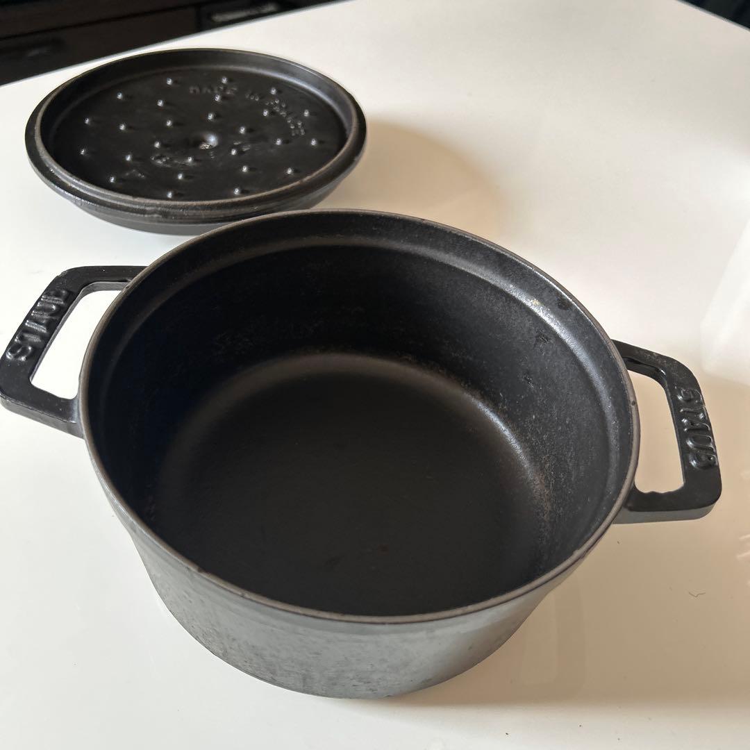 LA COCOTTE ◆ストウブ鍋　STAUB 丸型鋳鉄鍋 18cmブラック