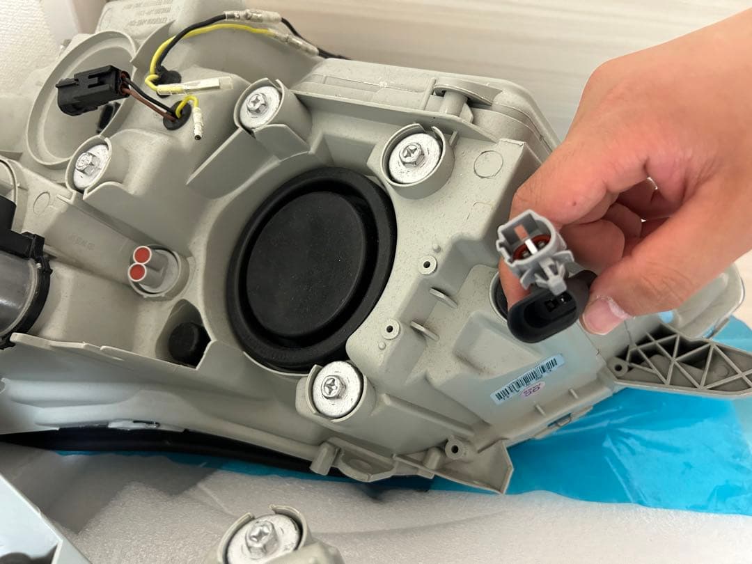 18クラウン ヘッドライト 3眼 レクサス風