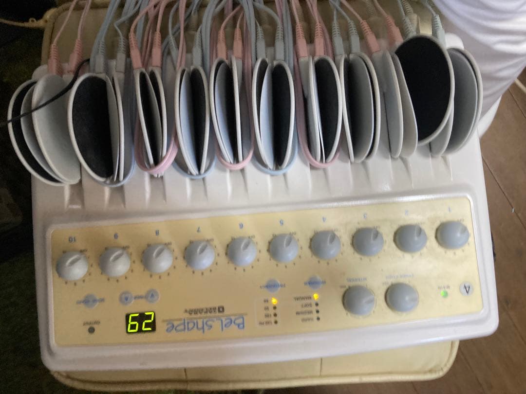 タカラベルモントベルシェイプ低周波機器