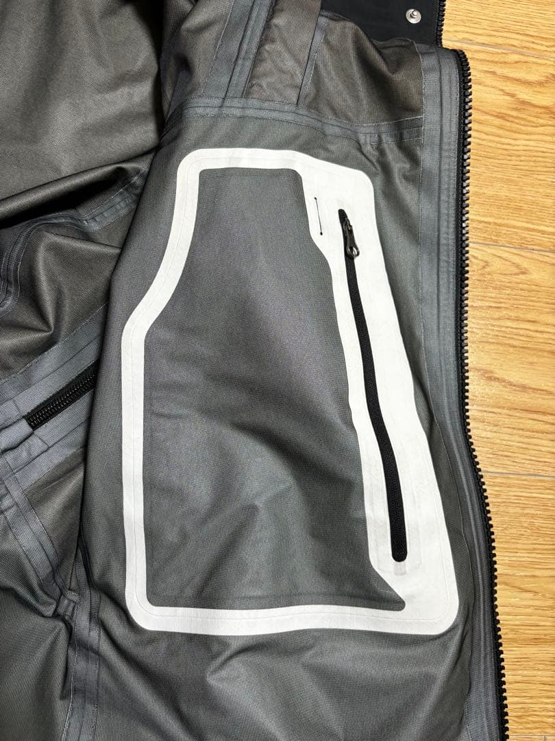 NIKE ACG GORE-TEX ブラックジャケット