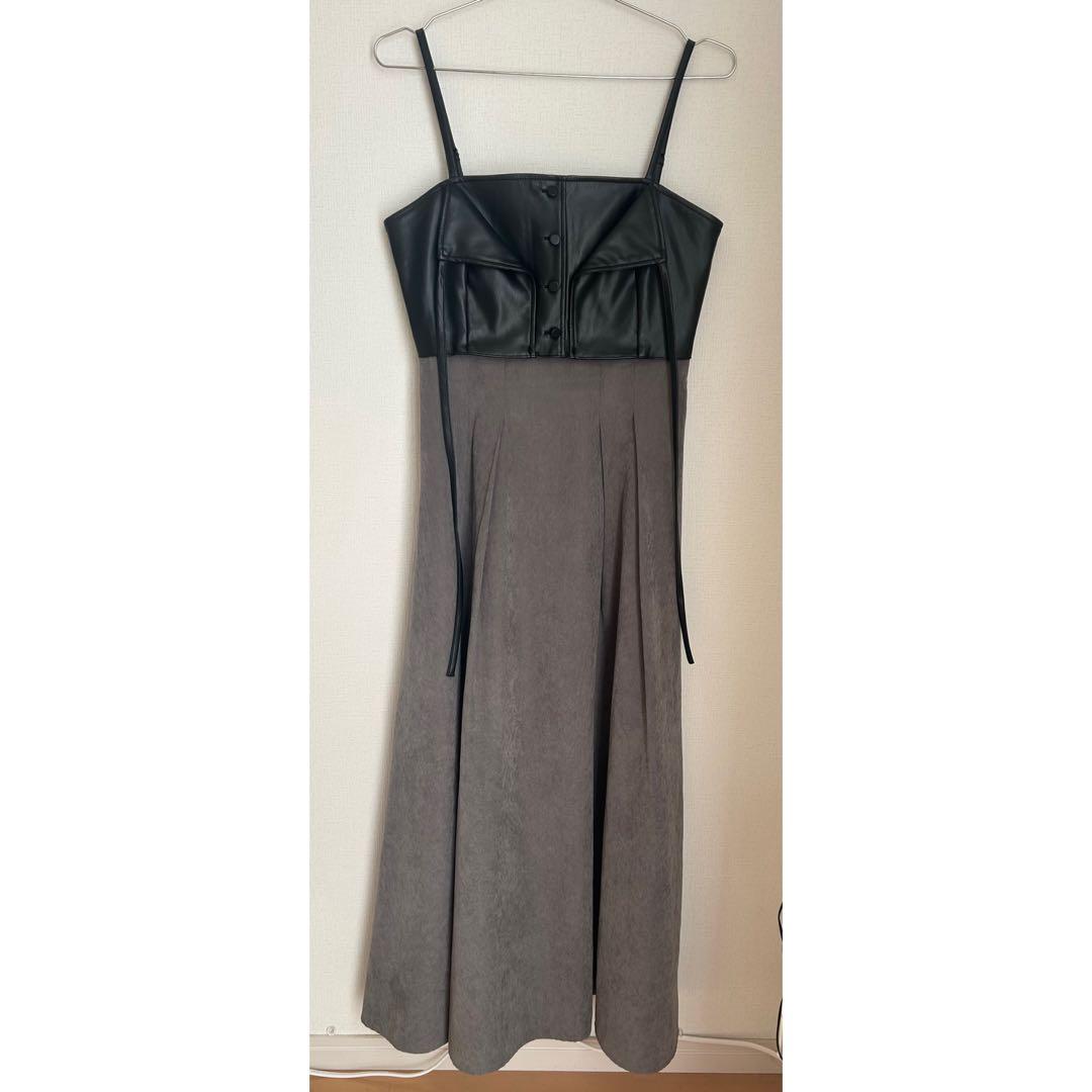 フェイクレザービスチェドッキングキャミワンピース