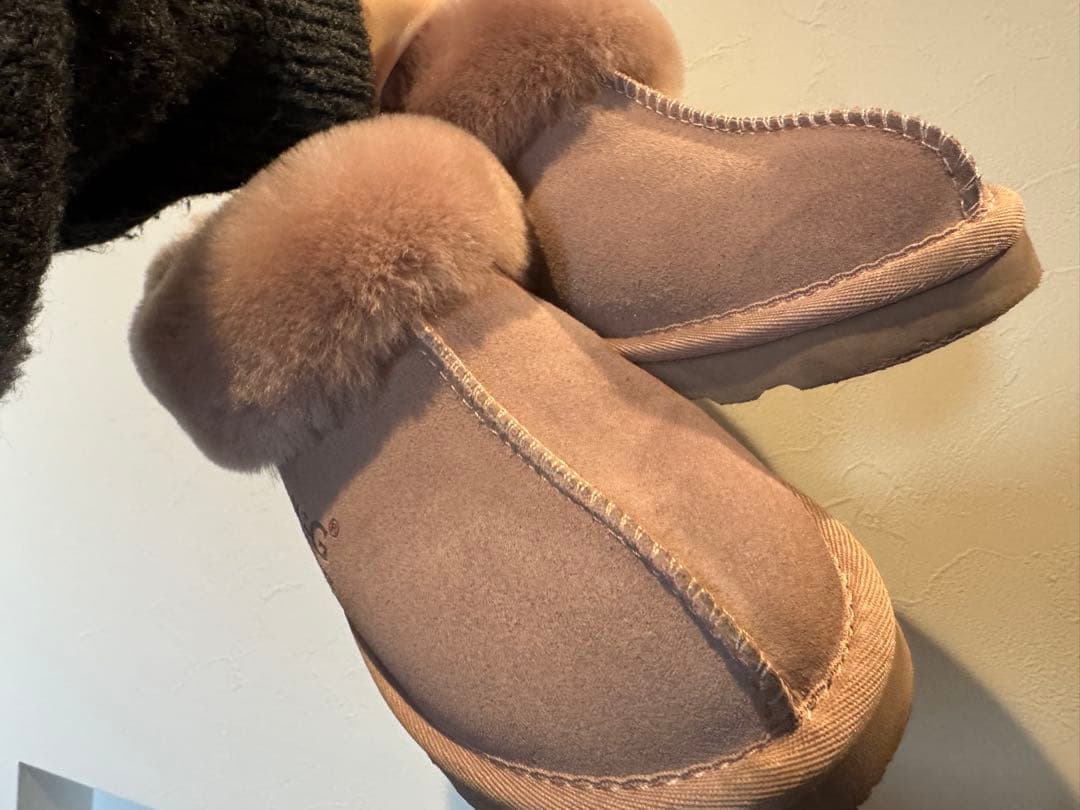 UGG ピンクショートファーブーツ
