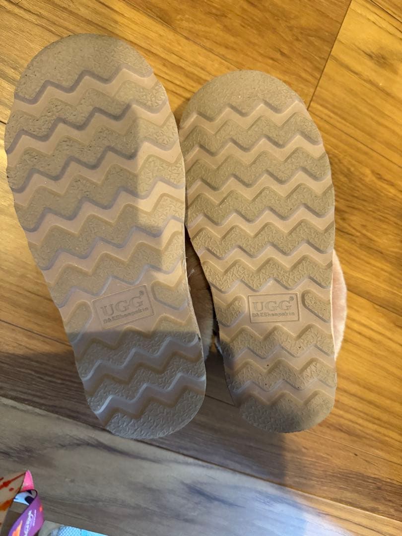 UGG ピンクショートファーブーツ