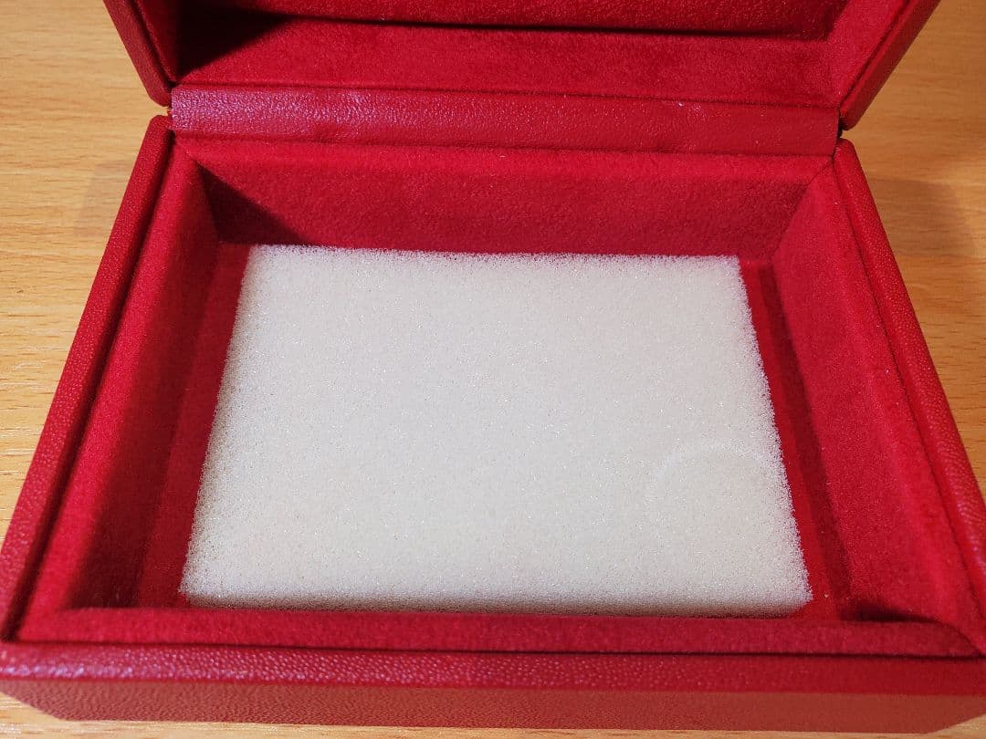 ロレックス　赤　ケース