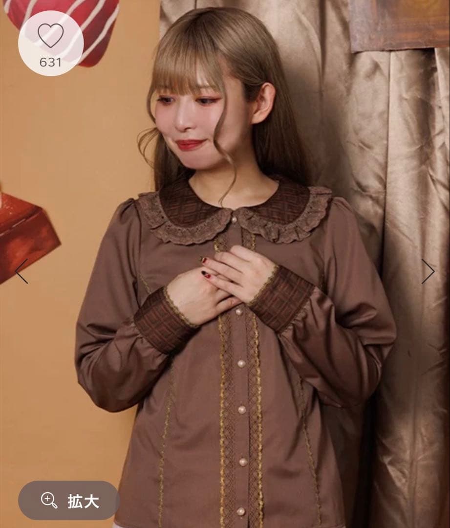 axes femme Chalmiereチョコレート柄衿ブラウス モカ