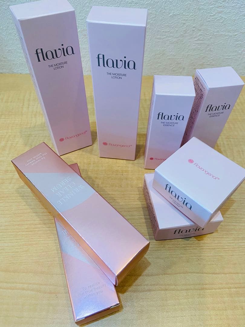 flavia 化粧下地 4本セット✖️２セット計８点