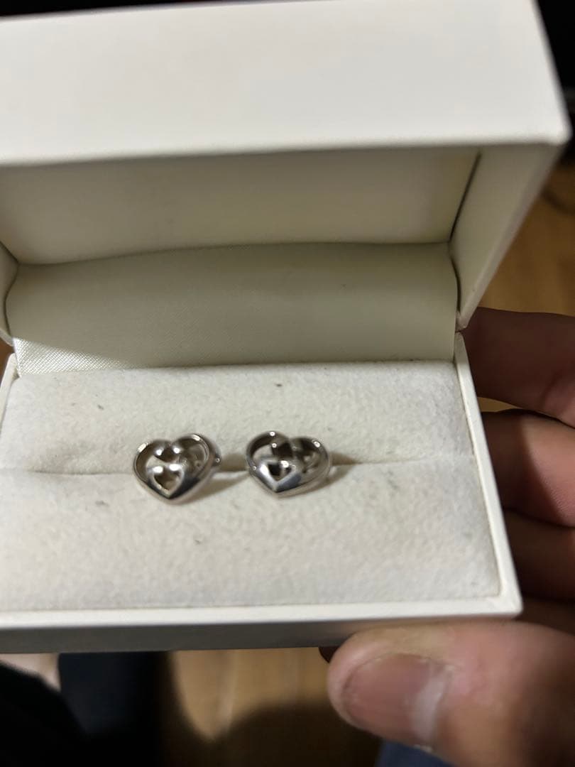 GUCCI ハート型 ピアス(両耳用)