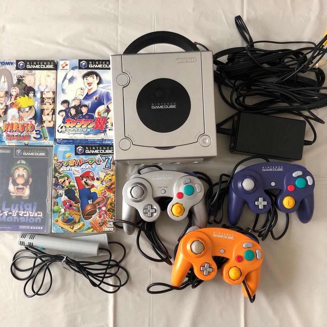 GAMECUBE本体＋マイク、ソフト4、コントローラー3