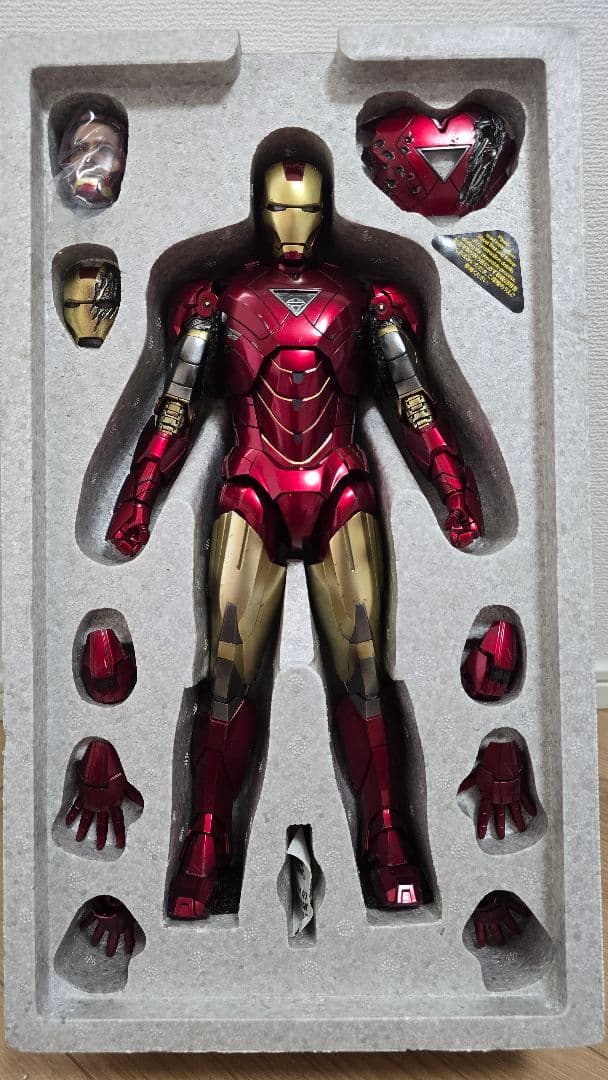 【最終値下げ】ホットトイズ　ダイキャスト　アベンジャーズ　アイアンマン マーク6