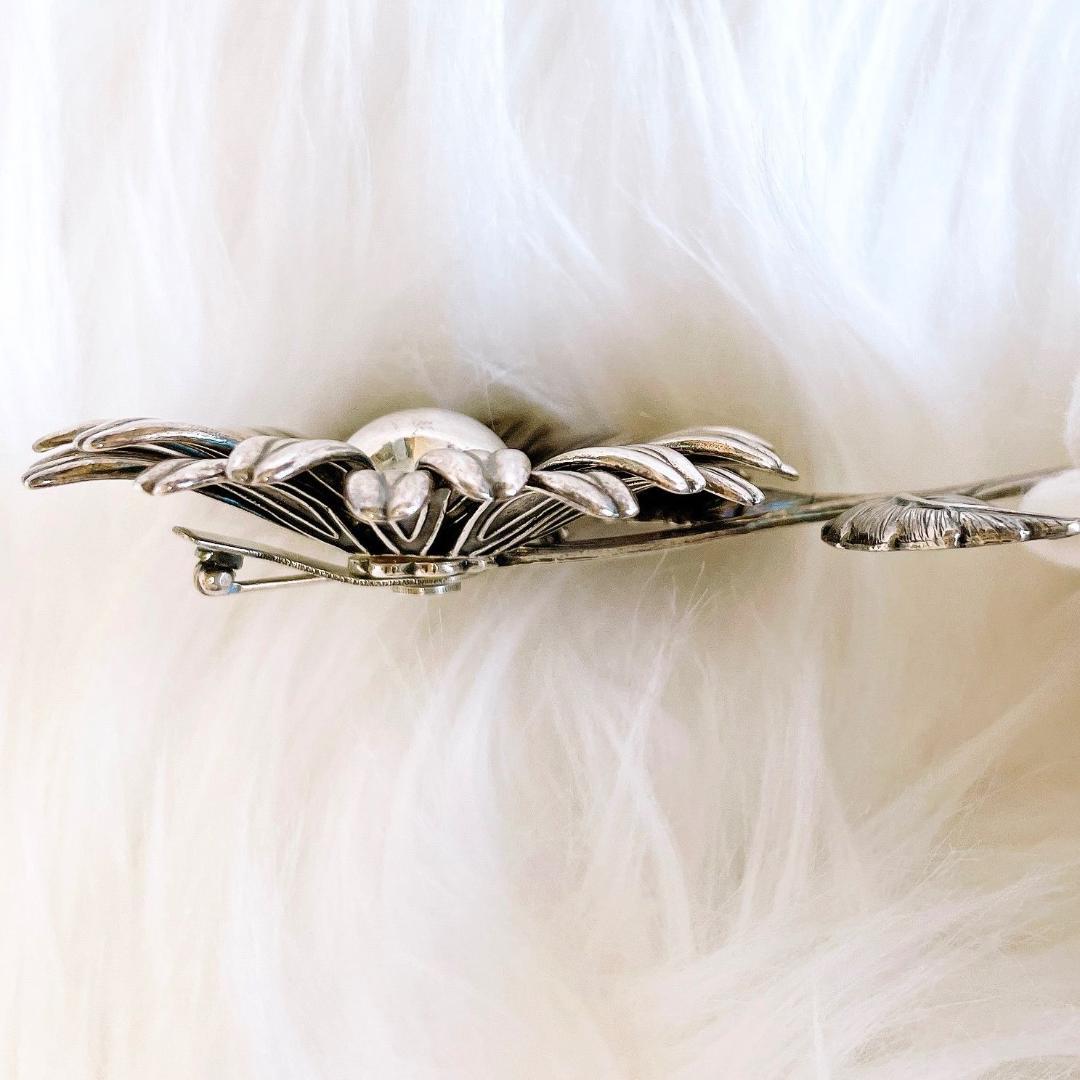 イヴ・サンローラン　フラワーブローチ　Yves Saint Laurent