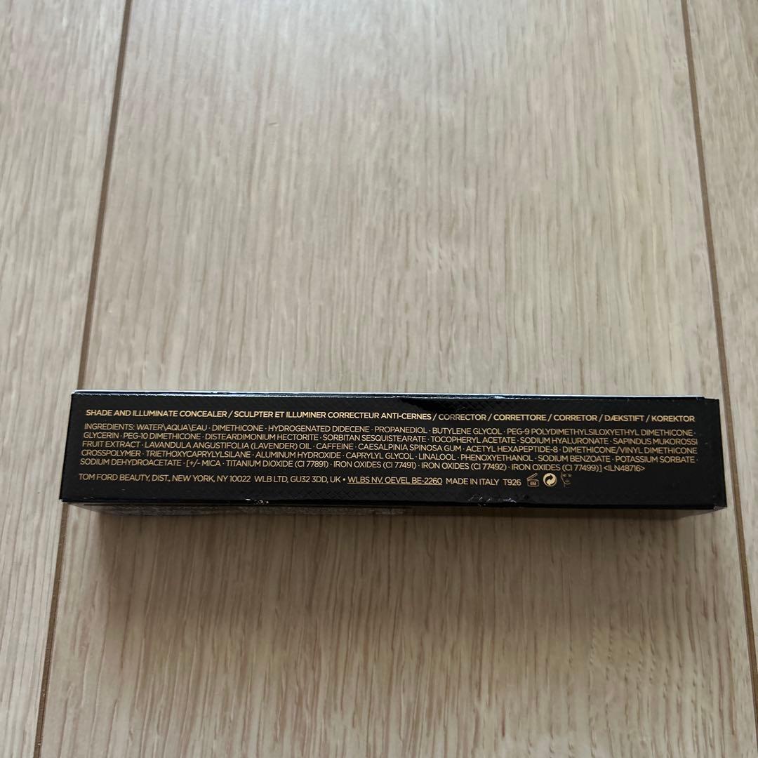 ほぼ未使用　TOM FORD コンシーラー 0C0 ベア　外箱損傷