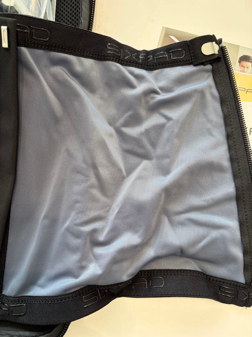 SIXPAD EMSトレーニング腹部用デバイス