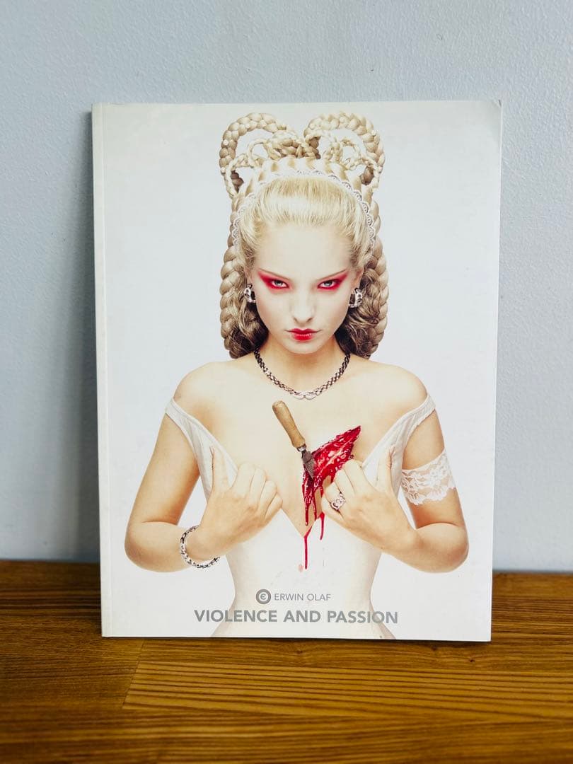 希少　Violence and Passion　Erwin Olaf　写真集
