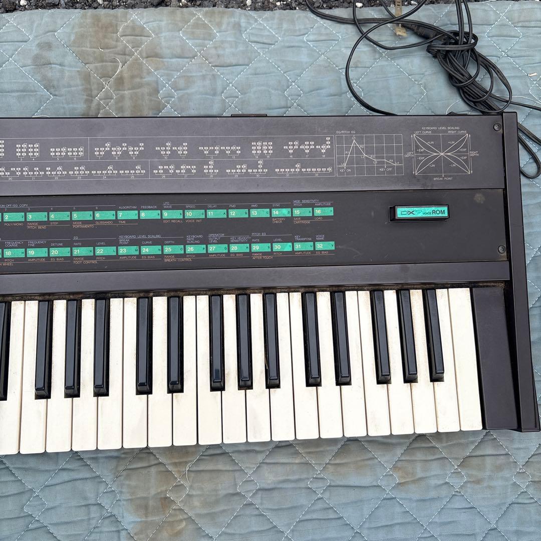 YAMAHA DX7 シンセサイザー　通電⚪︎