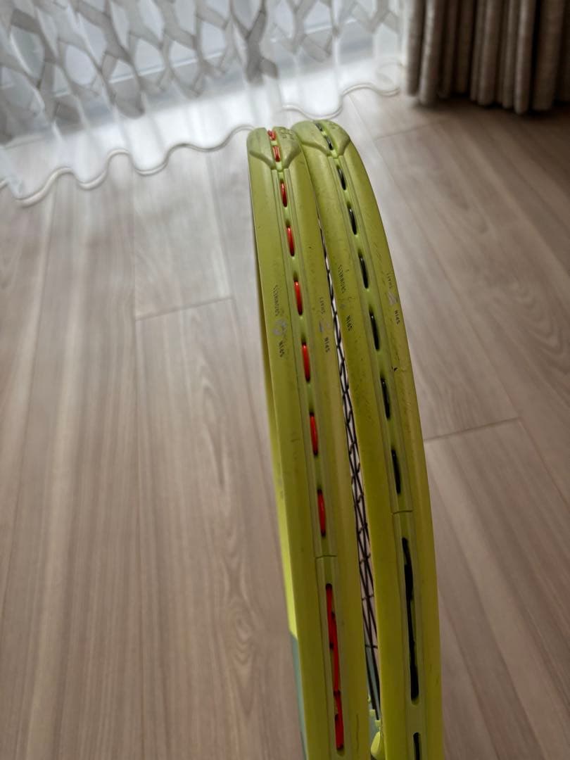 テニスラケット 緑/黄色 中型グリップ