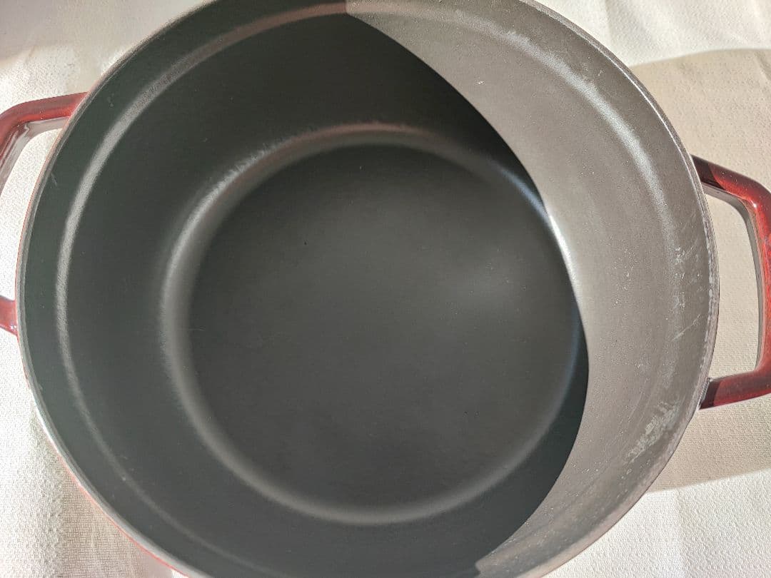 staub　ピコココット ラウンド 24 グレナディンレッド