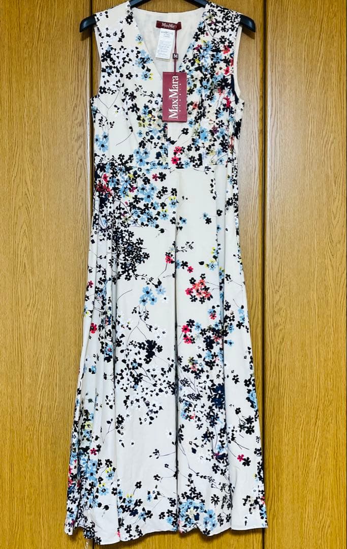 売り切り 新品タグ付きMaxMara 花柄 ノースリーブ ロングワンピース42