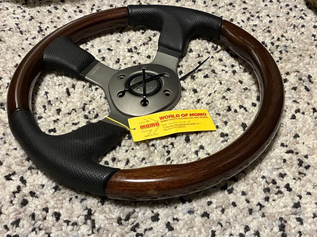 MOMO ステアリング　ファイター　350mm F-31 新品未使用　廃盤　キズ
