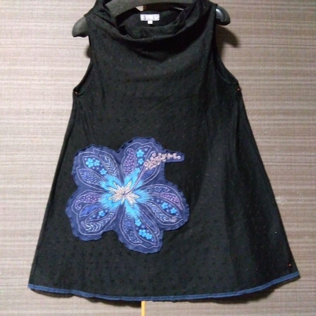 ♦お値下げ♦❣トクコプルミエヴォール❣黒地に 青の花柄ノースリーブチュニック