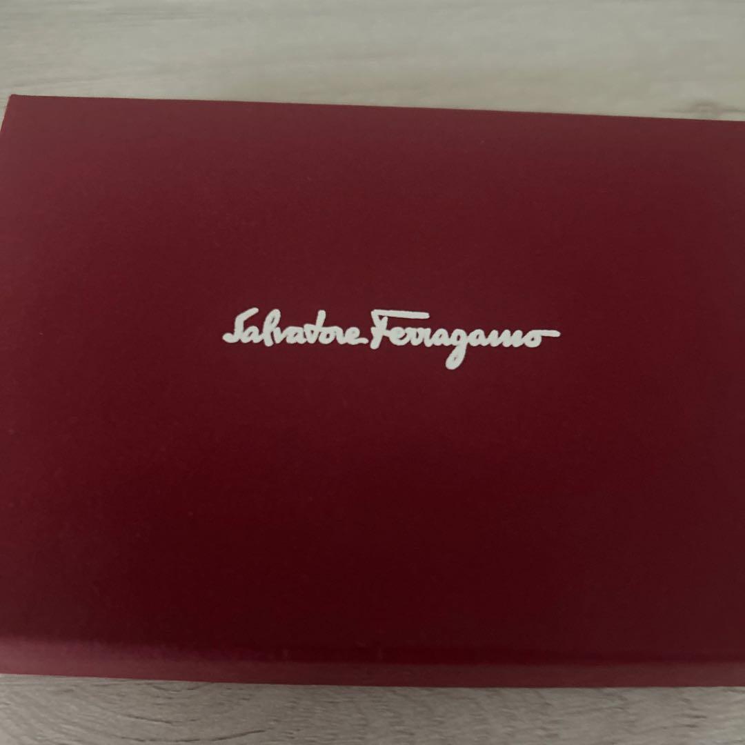 うぱ！早い者勝ち！名刺入れ フェラガモ