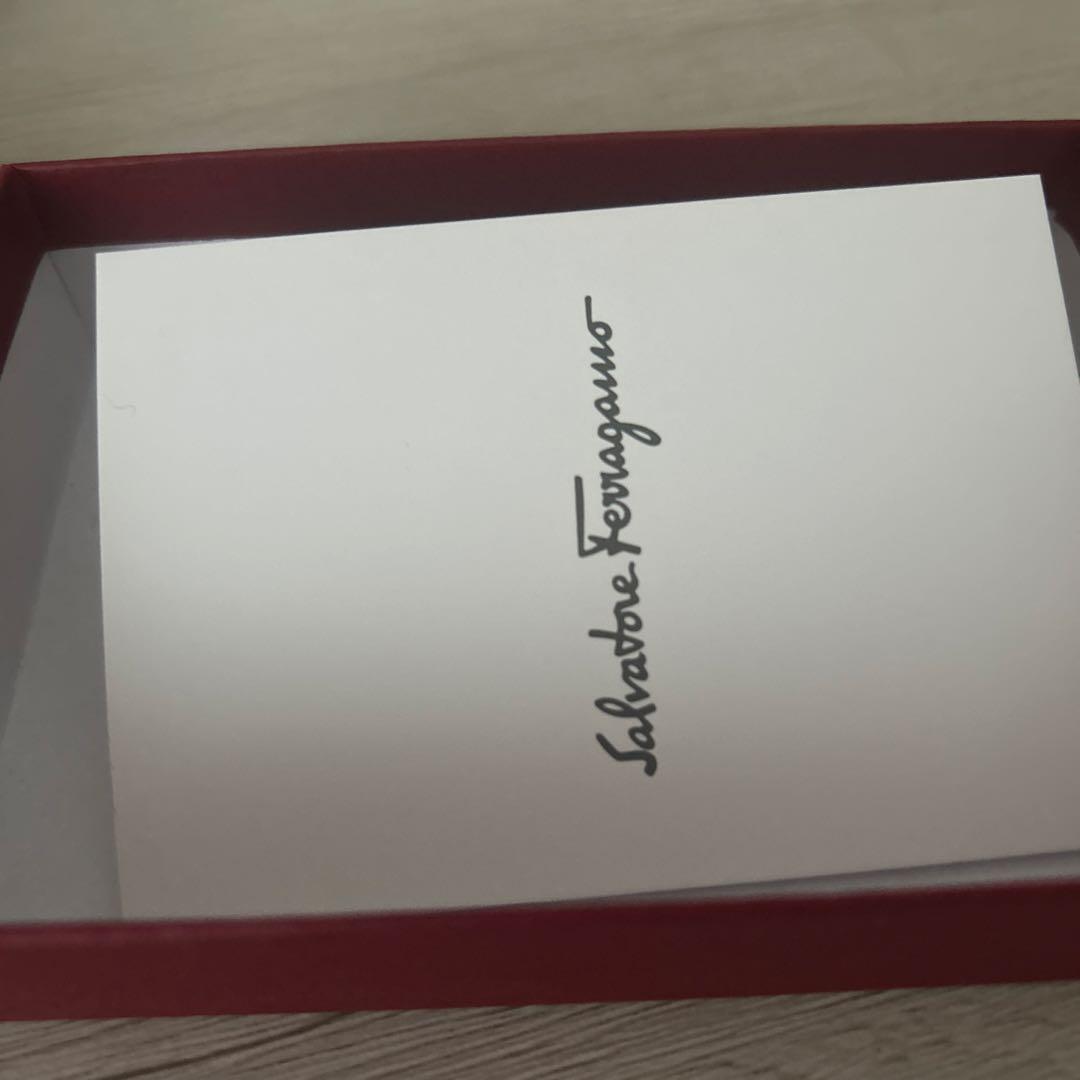 うぱ！早い者勝ち！名刺入れ フェラガモ