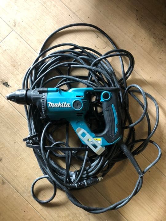 電動式　スクリュードライバー  マキタ