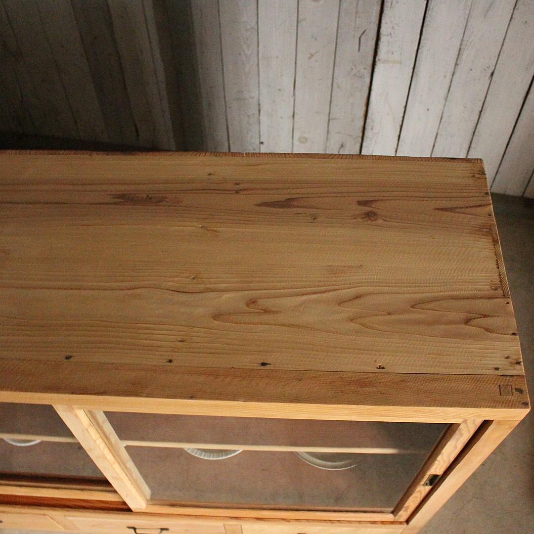 古い木枠のガラス戸棚　引き出し3杯　水屋