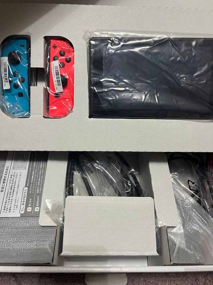 美品Nintendo Switch 本体［ネオンブルー/ネオンレッド］動作確認済