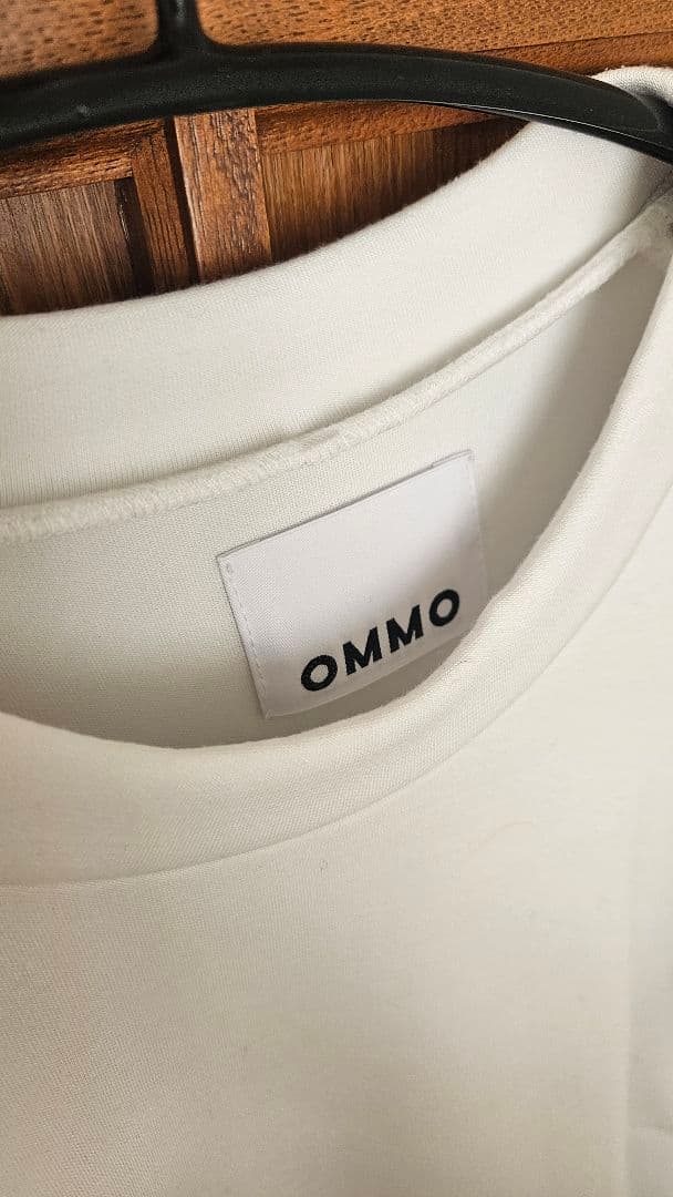OMMO ホワイト ラグランスリーブ スウェット