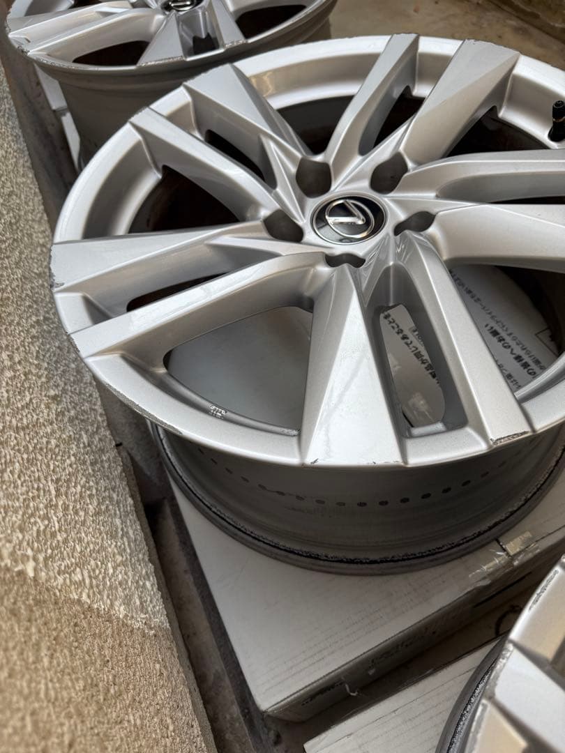 Y(*ˊᵕˋ*)プロフ未読は即ブロック専用2021年製 レクサスIS 　ホイール