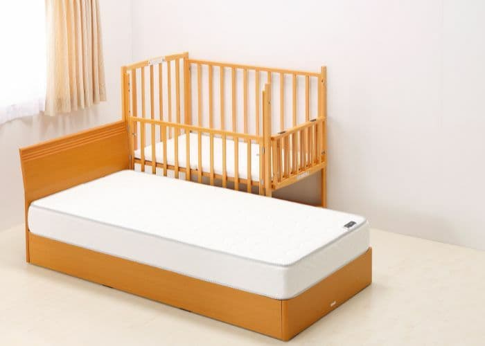 【イーナ】ヤマサキ　ベビーベッド　ツーオープン　ハイタイプ