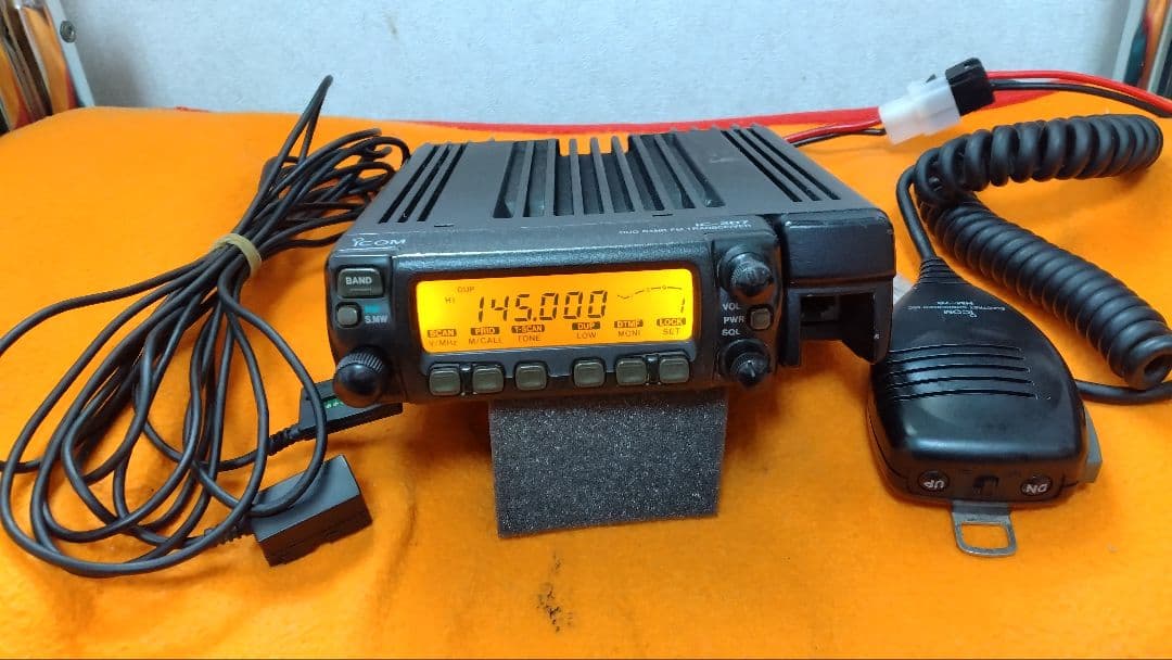 ICOMディユアルバンドIC-207