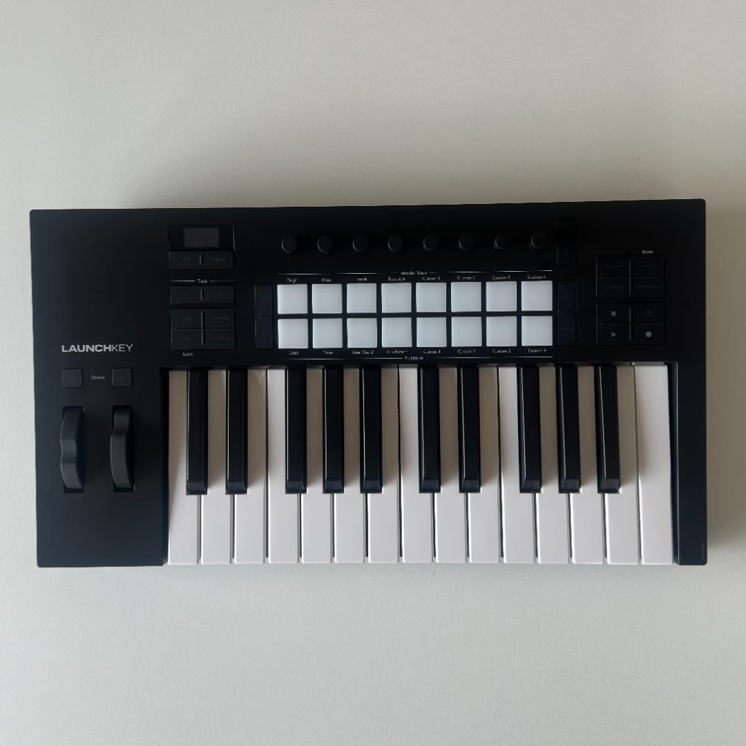 Novation Launchkey 25 MK4 MIDIキーボード