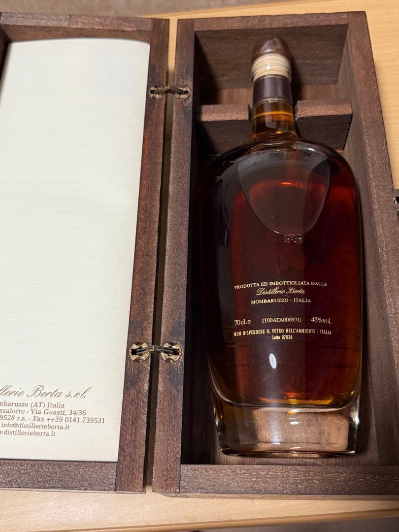 ベルタ ロッカニーヴォ 1999 700ml 45% 木箱付き 冊子付 イタリア