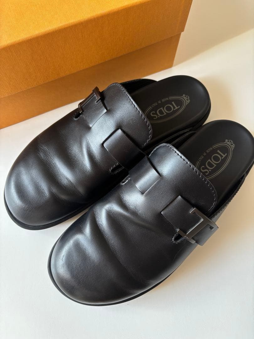 TOD'S（トッズ） スリッパ　ブラックレザー made in Italy