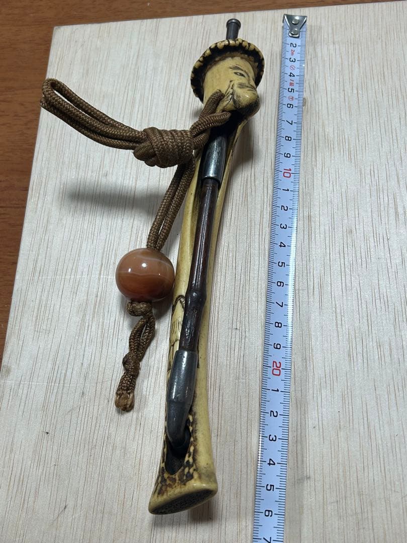 珍品 古い鹿骨の煙管入れと銀製のキセル 印有り
