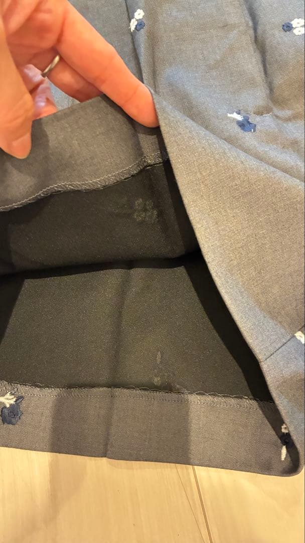 bibiy 刺繍入りグレー ハーフパンツ