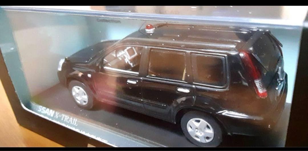 【パトカー3台セット】レイズ　エクストレイル　1/43