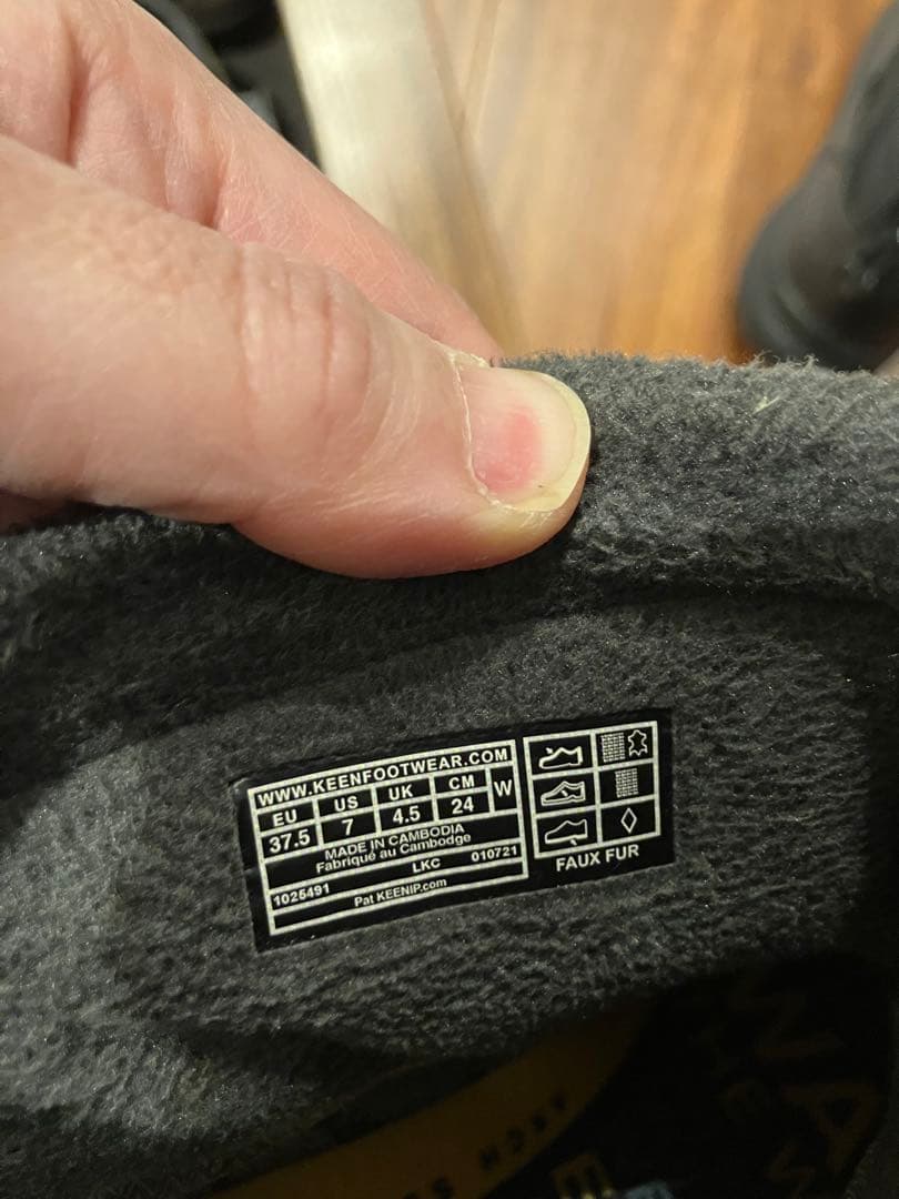 KEEN ブラック ハイカットブーツ