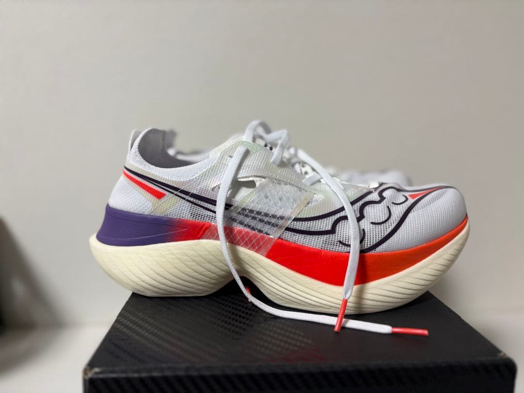 未使用品！　サッカニー　saucony エンドルフィンエリート 28.0㎝