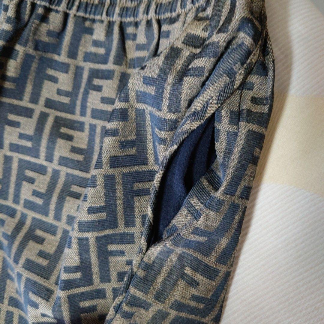 FENDI　ロゴショートパンツ　ブラウン・ベージュ