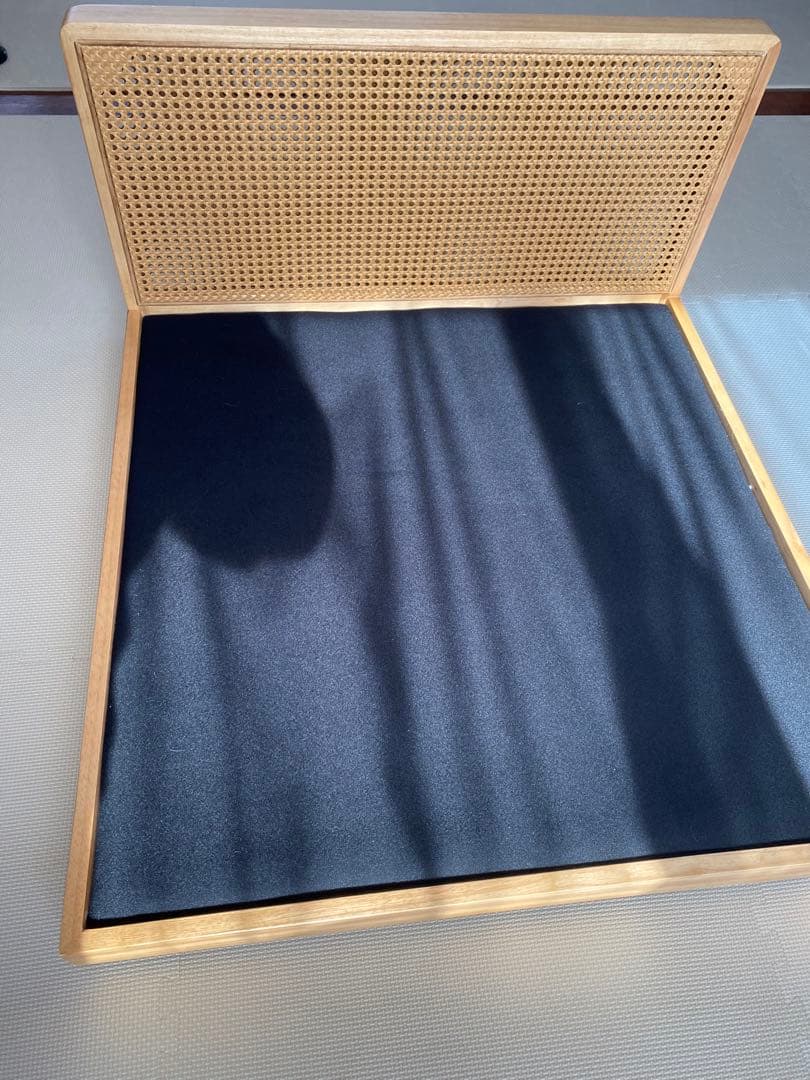 ほぼ新品　1人掛けソファー　大きめソファー　ローソファ　背もたれ木製　お洒落